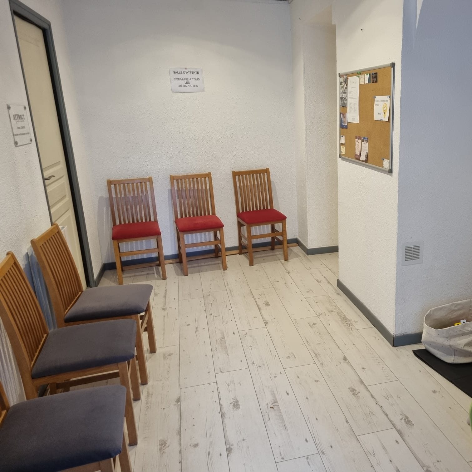 Salle d'attente au cabinet l'équilibre à Pont-du-Château